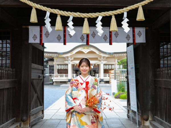 ＼30名/神社挙式＋会食／《正絹白無垢ドレス込》神社で本格挙式と絶景会場でおもてなし